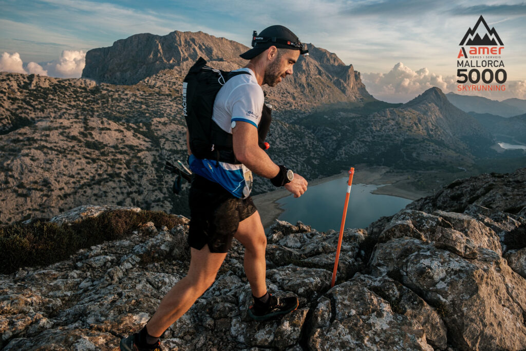 Trail runner del Club FIT 4 LIFE Mallorca en la montaña